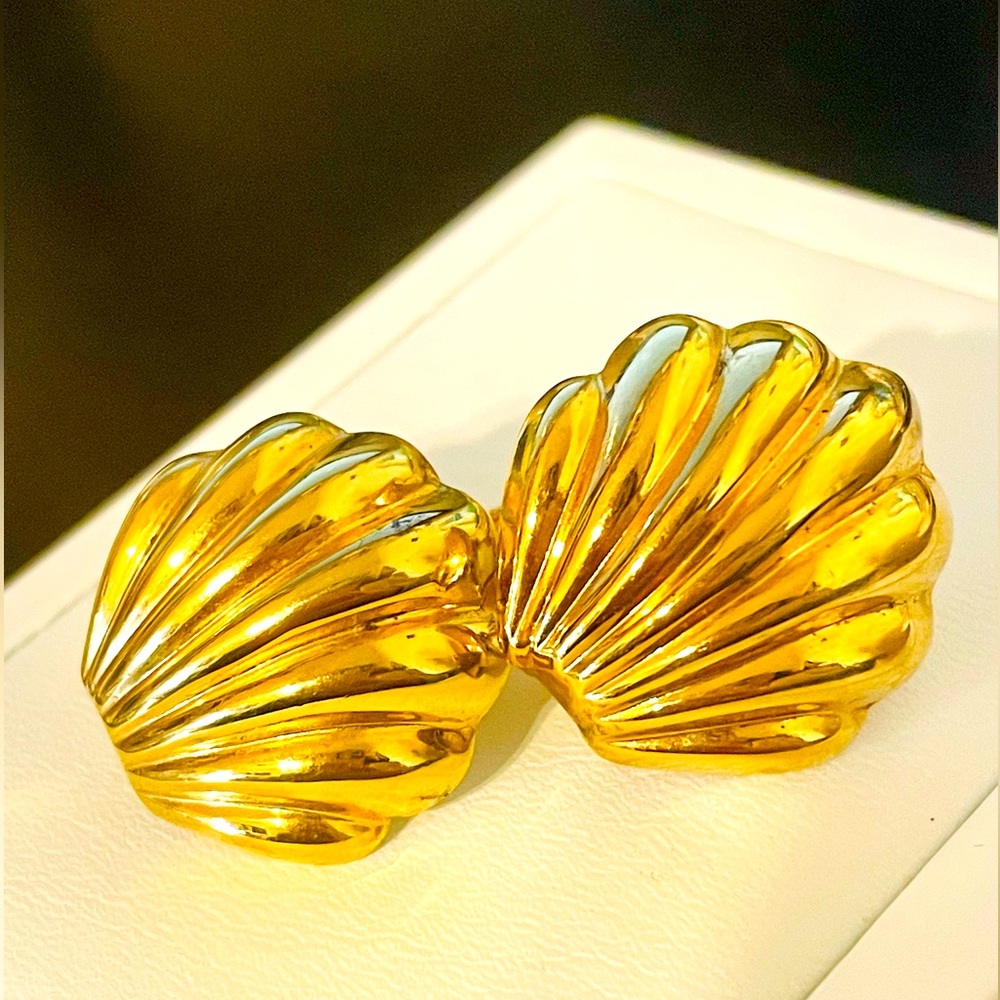 Vintage Napier Gold Shell Screw Back Earrings